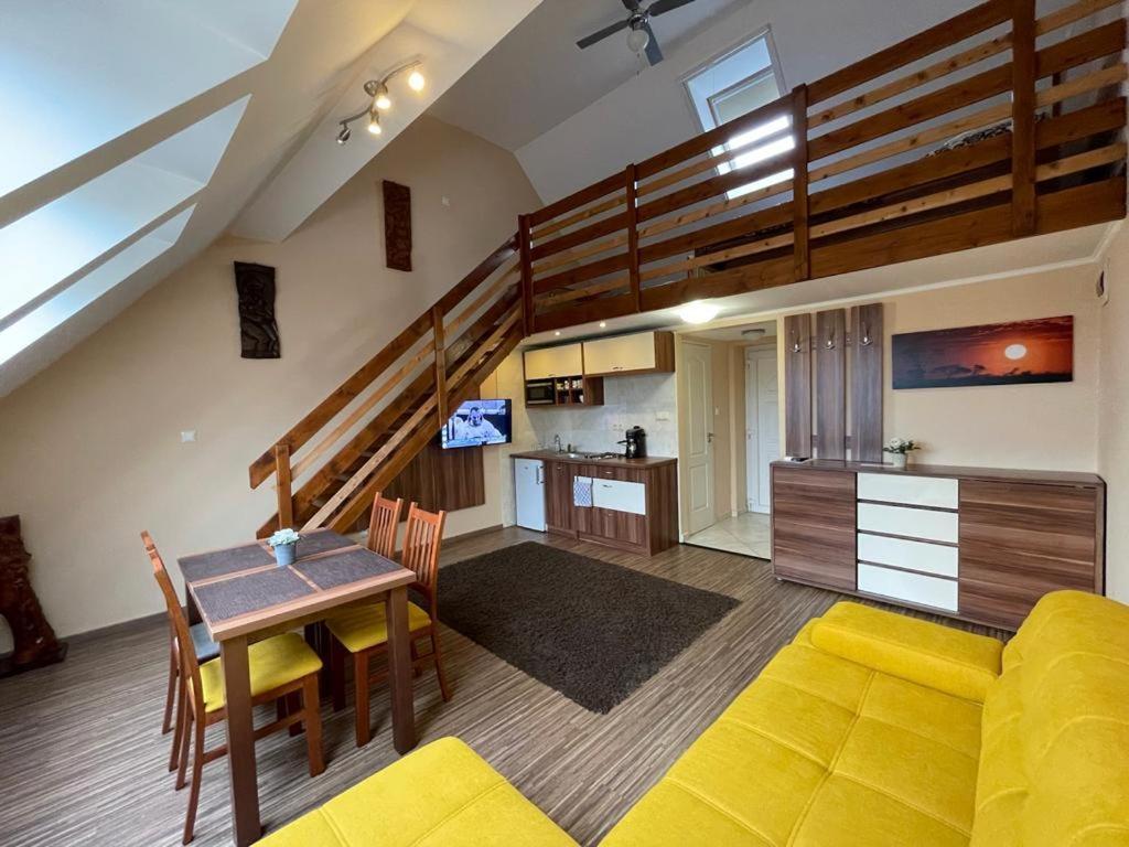 Gyulai Brill Apartman Buitenkant foto