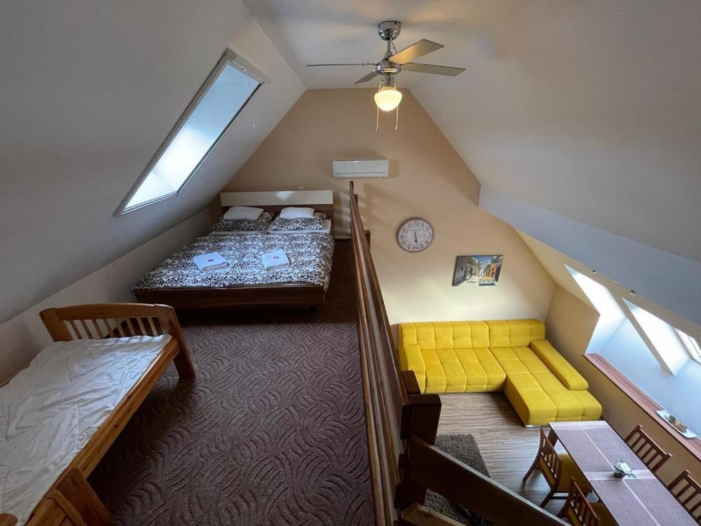 Gyulai Brill Apartman Buitenkant foto