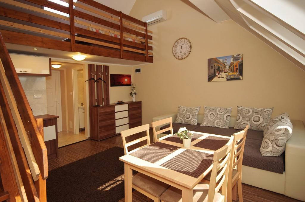 Gyulai Brill Apartman Buitenkant foto