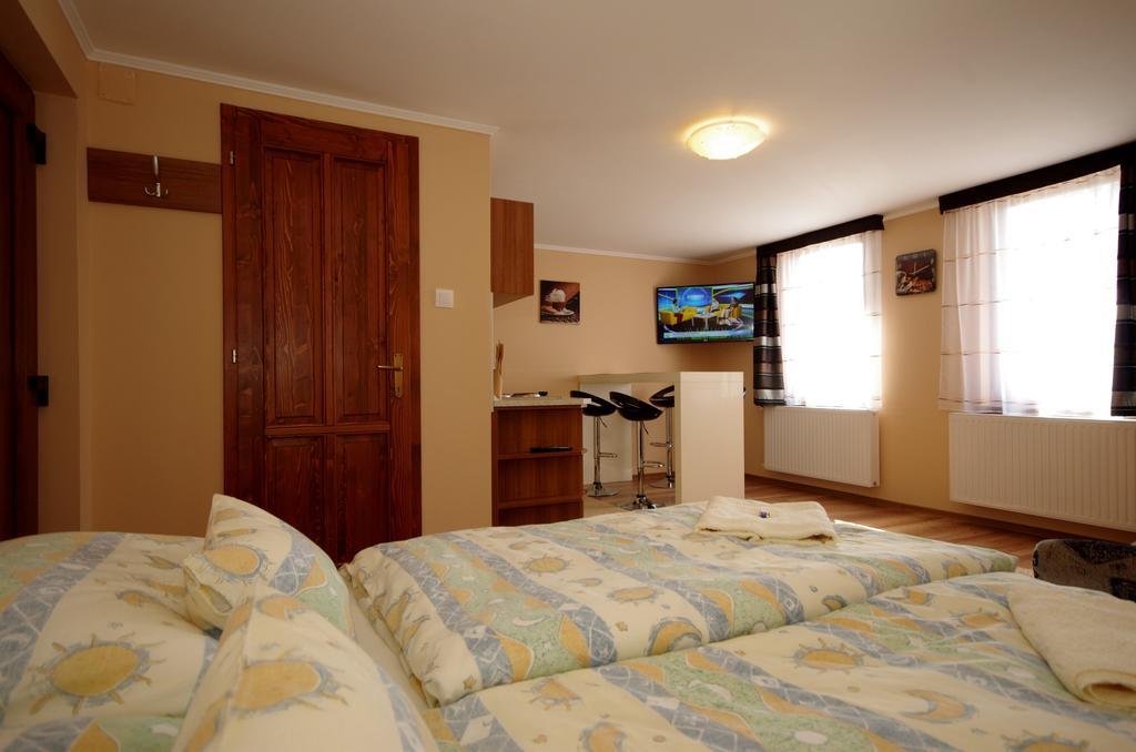 Gyulai Brill Apartman Buitenkant foto