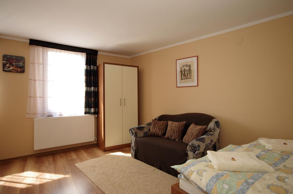 Gyulai Brill Apartman Buitenkant foto