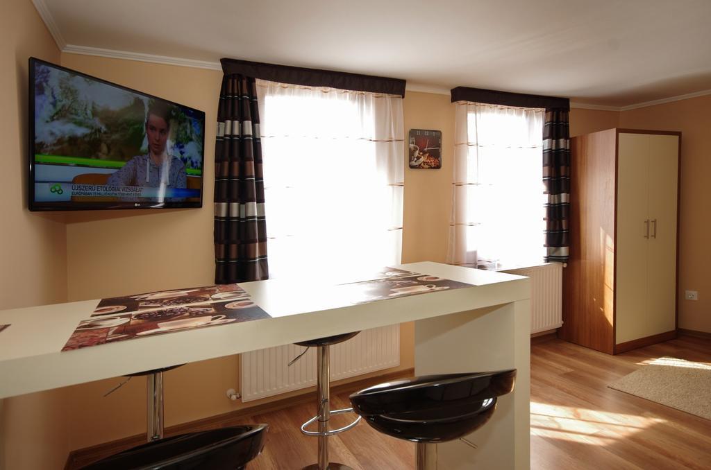 Gyulai Brill Apartman Buitenkant foto
