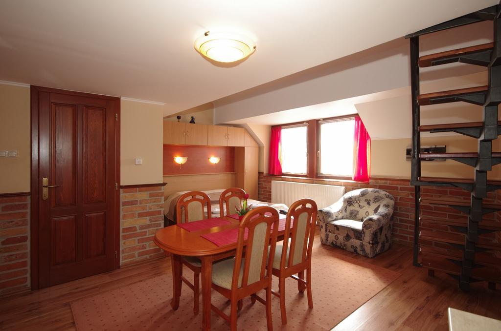 Gyulai Brill Apartman Buitenkant foto